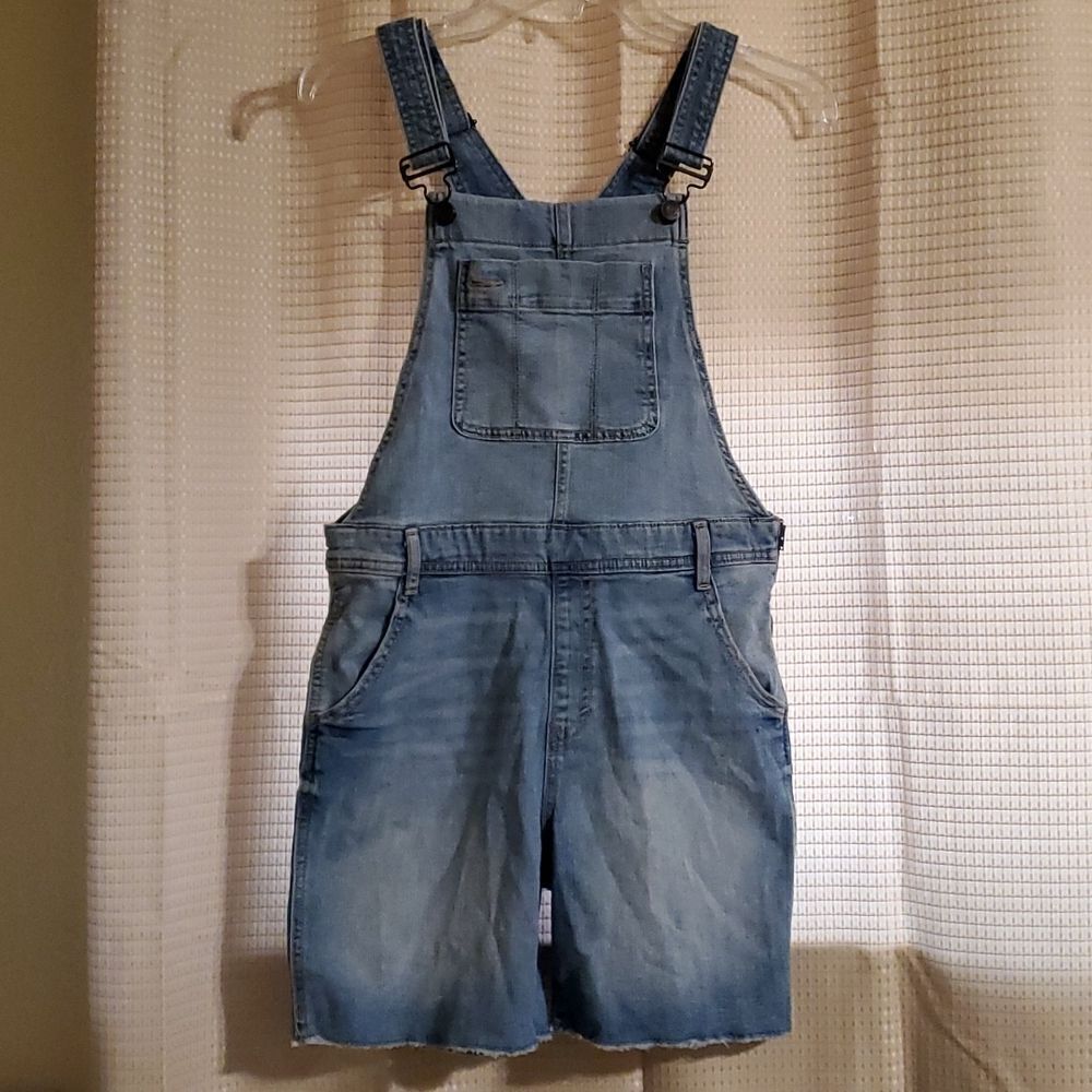 Gap overalls shorts S light medium wash